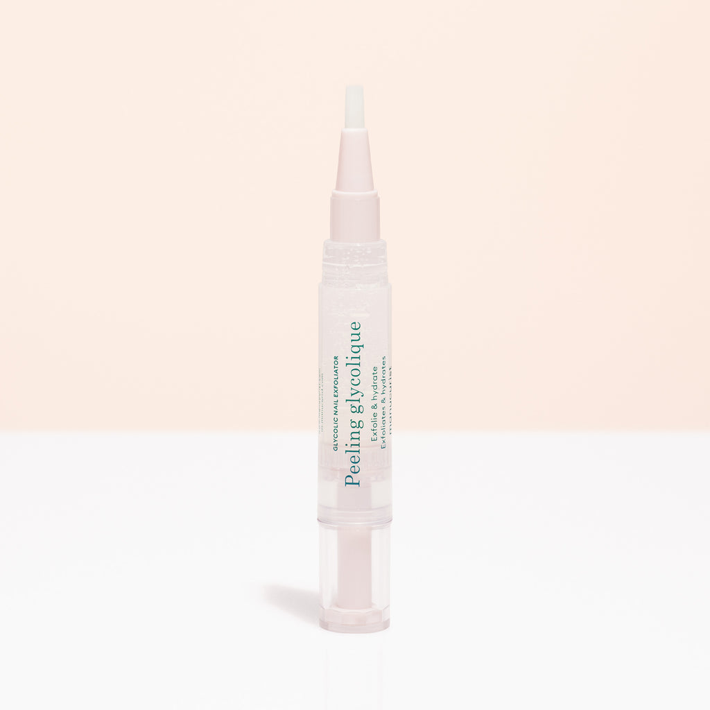 Nail serum bottle 'Peeling glycolique' on a light pink background