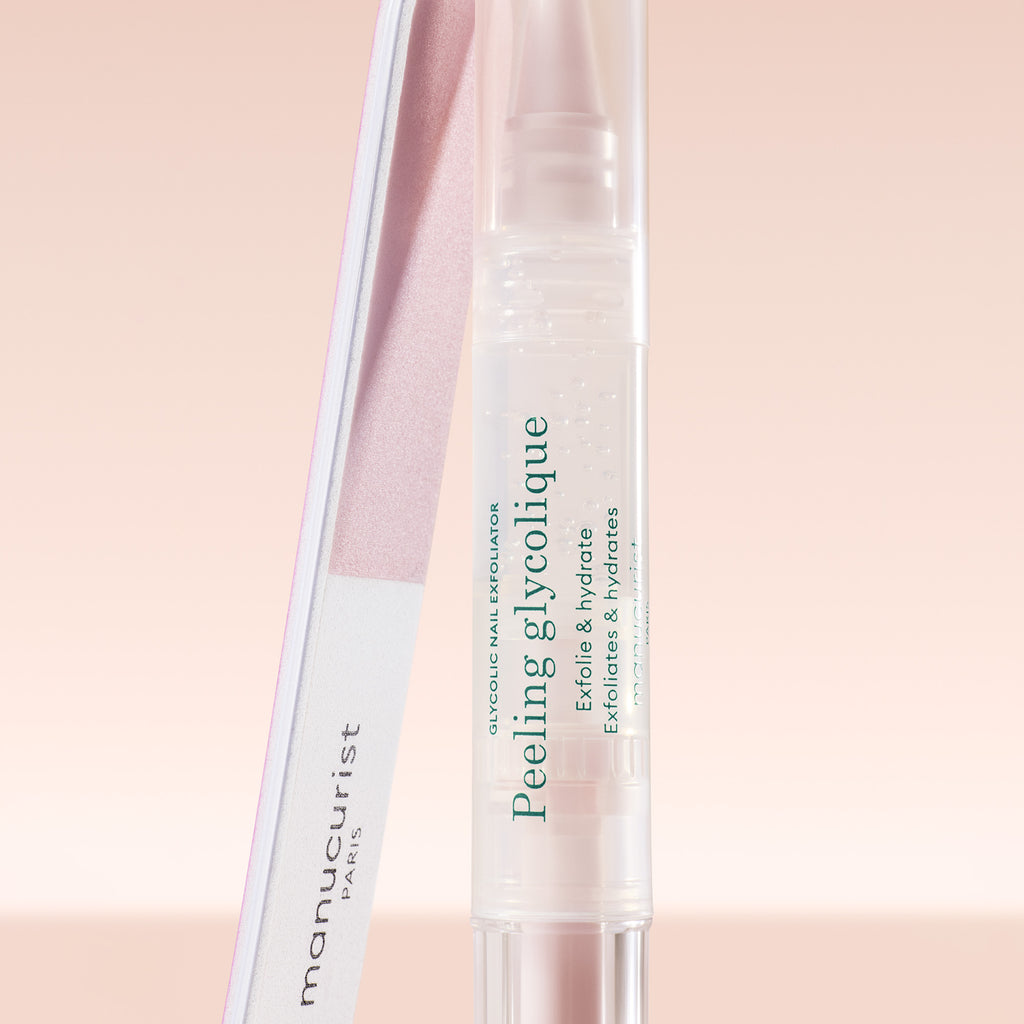 Manucurist Peeling Glycolique bottle on a light pink background with nail file 