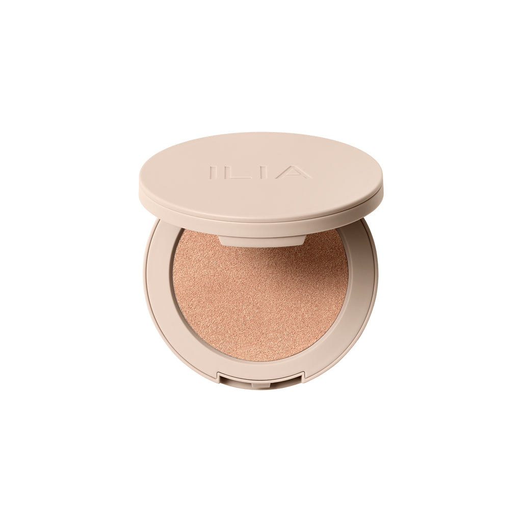 A luminous, ultra-blendable highlighter that shifts from silky cream to weightless powder, delivering natural radiance with up to 12-hour wear