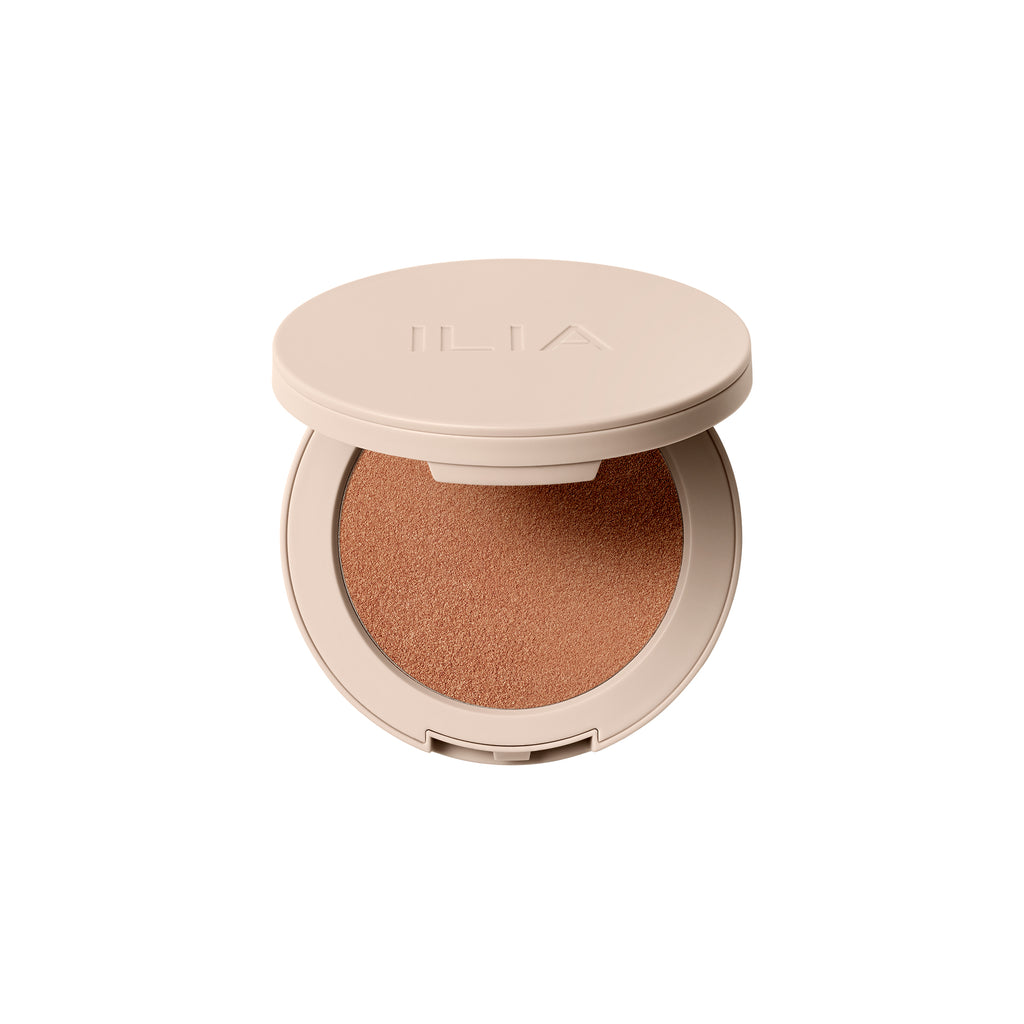 A luminous, ultra-blendable highlighter that shifts from silky cream to weightless powder, delivering natural radiance with up to 12-hour wear