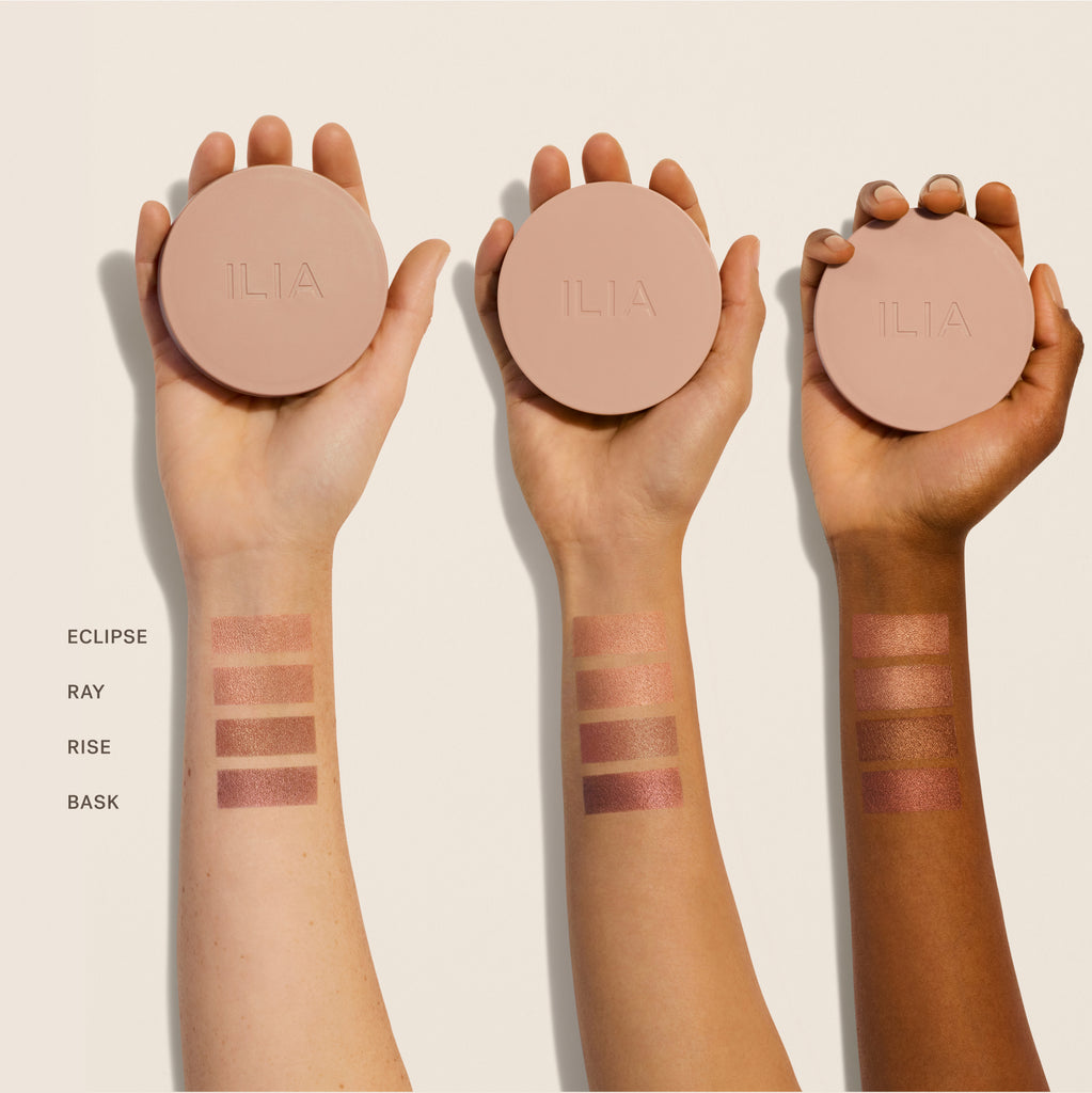 A blurring, ultra-blendable, non-comedogenic bronzer that shifts from silky cream to weightless powder—for sunkissed warmth with up to 12-hour wear