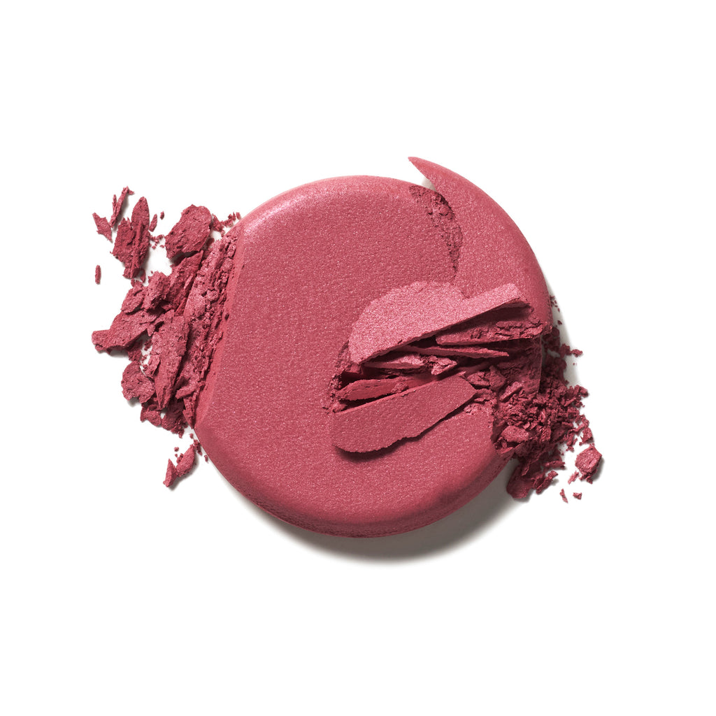 Shade swatch Sensation. Weightless color meets a soft-focus filter.