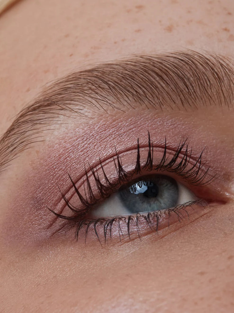 Model wearing SEASHELL 04: Pink-pearl, richly shimmering and with a frosty satin finish, which also creates highlights on cheekbones or the heart of the lips. This color suits every eye color