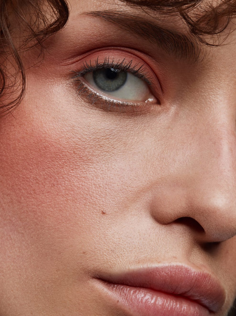 PEACH 02: Fresh peach shade with an elegant matte rosé finish - a natural hint of color for eyes and cheeks and a freshness kick for more intense looks.