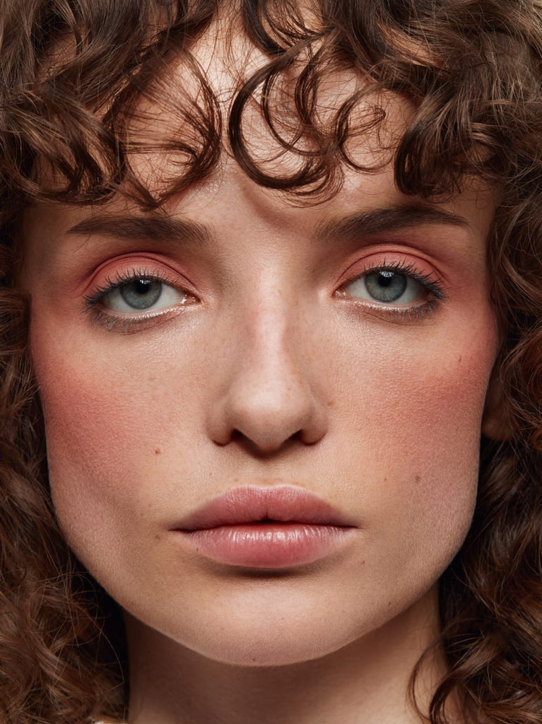 PEACH 02: Fresh peach shade with an elegant matte rosé finish - a natural hint of color for eyes and cheeks and a freshness kick for more intense looks.