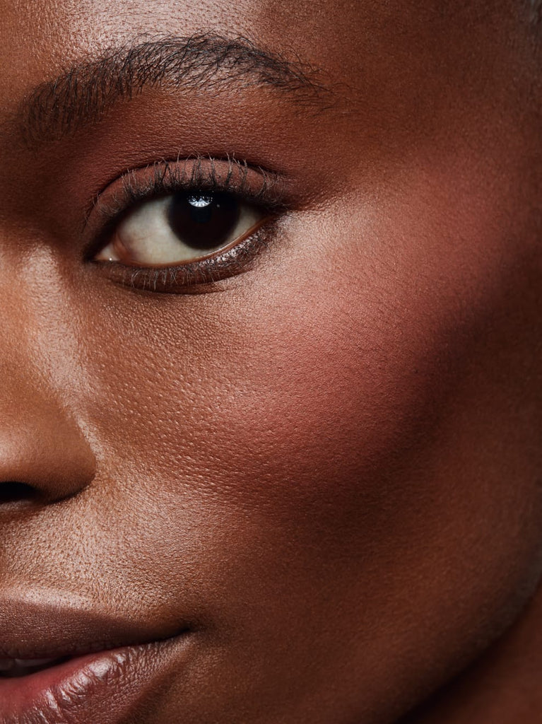 PEACH 02: Fresh peach shade with an elegant matte rosé finish - a natural hint of color for eyes and cheeks and a freshness kick for more intense looks.