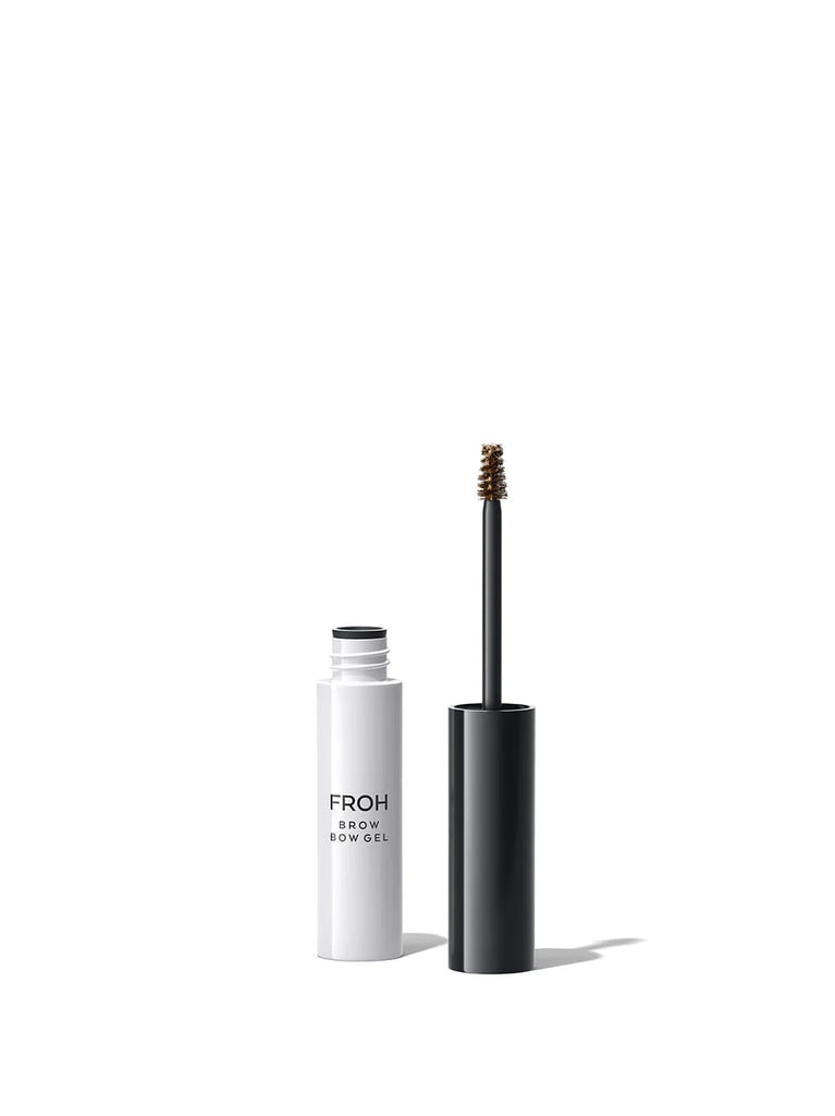NATURAL 01: Light and dark brown shades adapt to any lighter brow color and refresh with a natural shimmer. Emphasizes very dark brows in a particularly natural way.