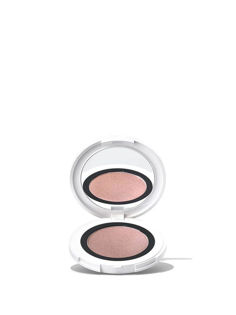 SEASHELL 04: Pink-pearl, richly shimmering and with a frosty satin finish, which also creates highlights on cheekbones or the heart of the lips. This color suits every eye color