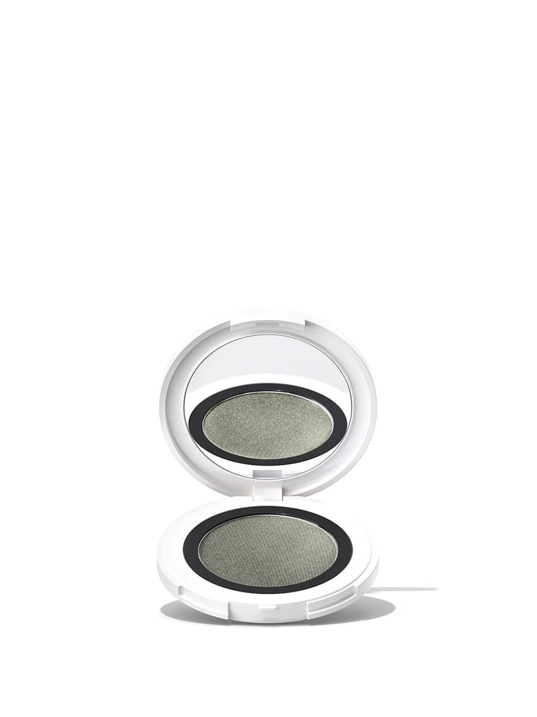 PATINA 06: A rich, yet light shade of grey with green undertones: this fresh eye flatterer gives every eye color a metallic finish with buildable coverage.