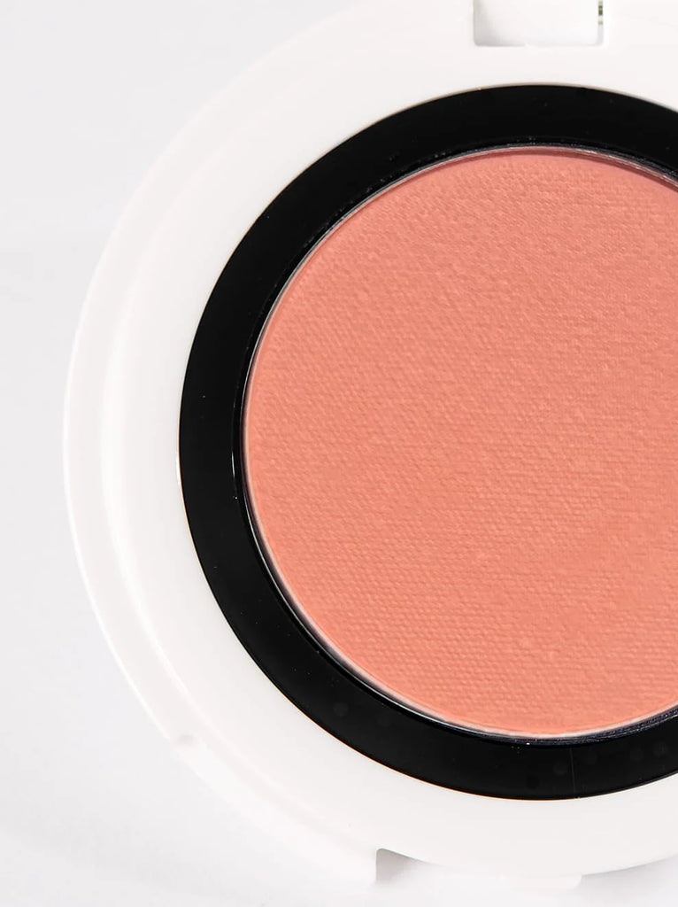 Up close PEACH 02: Fresh peach shade with an elegant matte rosé finish - a natural hint of color for eyes and cheeks and a freshness kick for more intense looks.