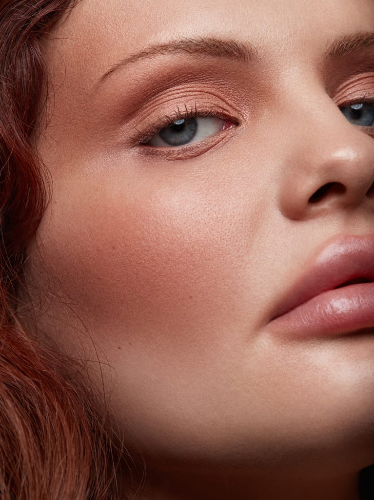 Model wearing COLOR CRUSH 03: When chiffon envelops a rainbow, the result is gossamer-soft peach rosé. The harmonious mix of warm and cool pigments catches the light and gives the complexion a subtle glow.

