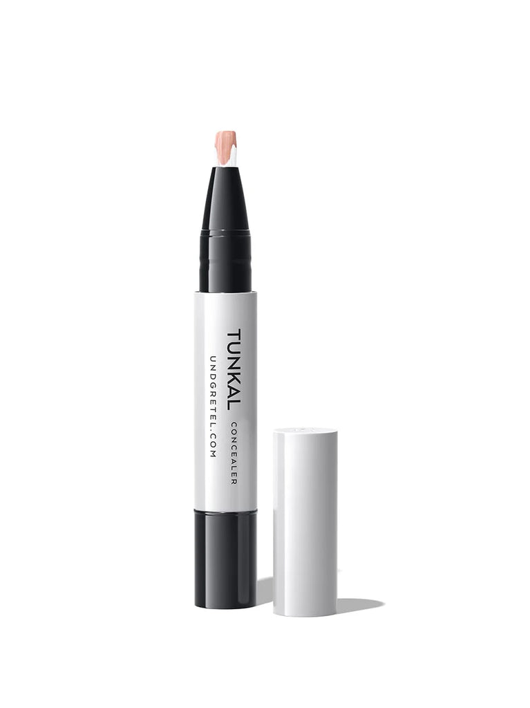 Brightening concealer with flexible coverage. PORCELAIN 01: Light beige whose rosé-colored pigment components even out light to medium skin tones.
