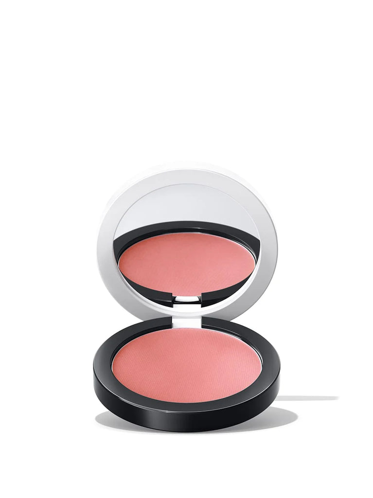 Und Gretel WONNE Blush Duo Soft-focus powder blush.