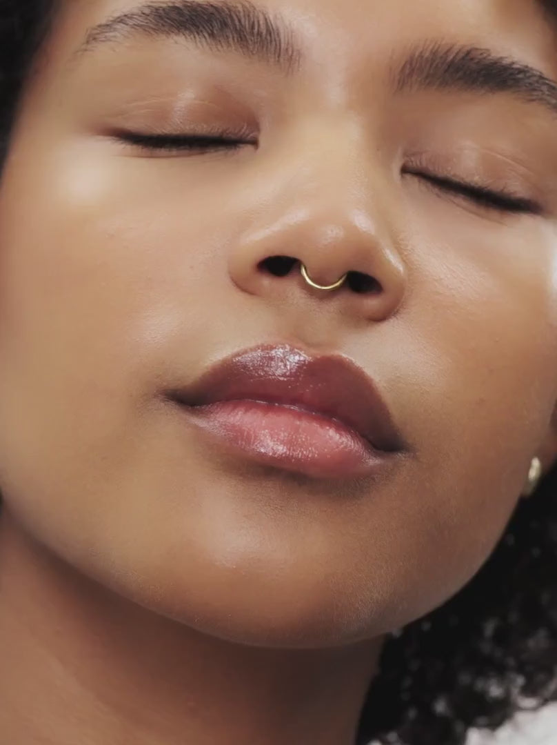 Model applying BALANCED MEDIUM 05: Warm caramel provides a soft-focus finish with buildable coverage in the soft-creamy stick. Ideal for medium skin types, it blends effortlessly into the skin, conceals redness, smoothes fine lines and offers a light, velvety feel.